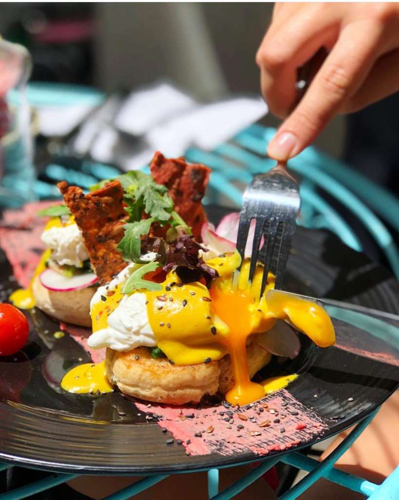 Eggs Benedict on toast by EatMyTrip - Brunch & Bakery Barcelona