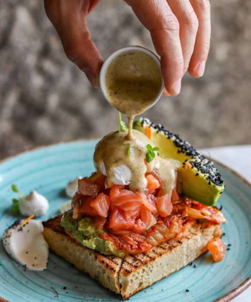 Tostadas con aguacate y huevo 2